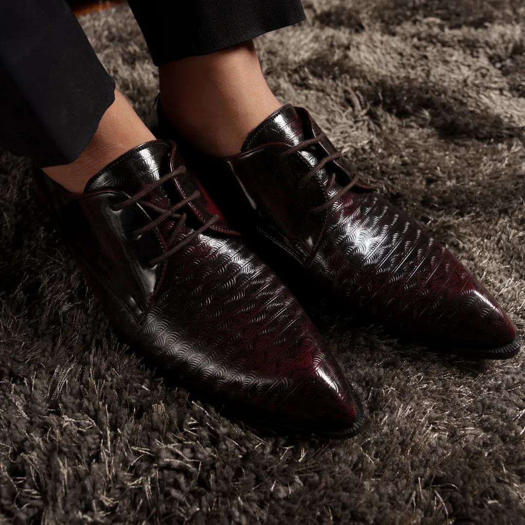 Monkstory Embossed Pattern Pointed Lace-ups - Cherry