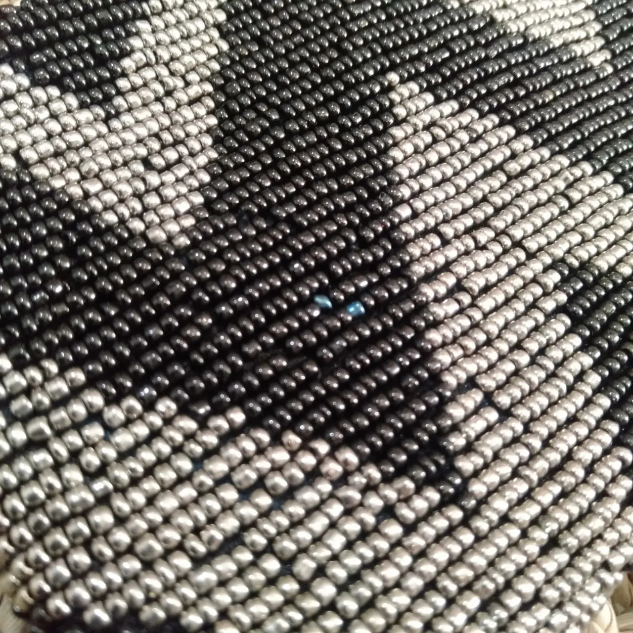 Small Zigzag Pattern Beaded Wallets