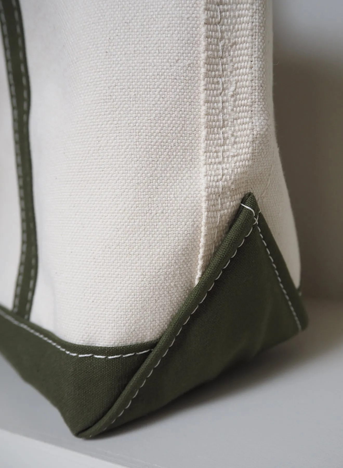 THE SAG HARBOR TOTE - Medium Bespoke Zipped Cotton Canvas Tote